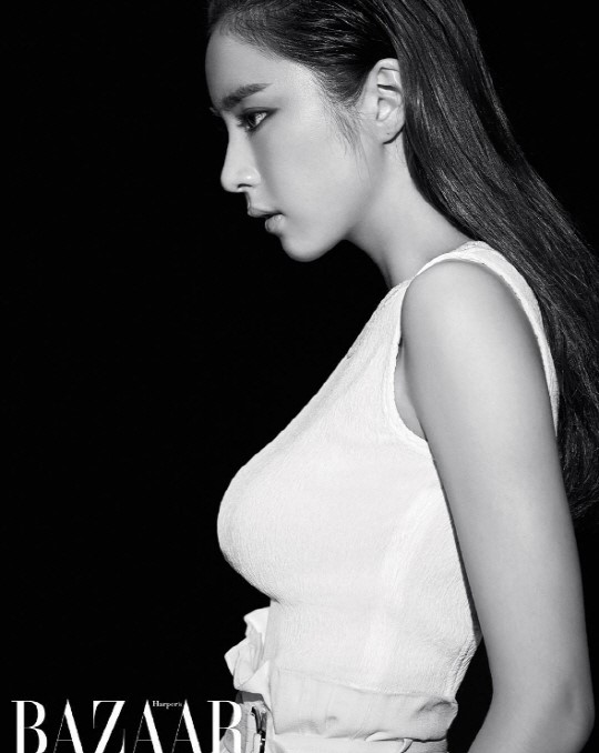 申世景拍黑白大片 高颜值完美身材尽显【组图】