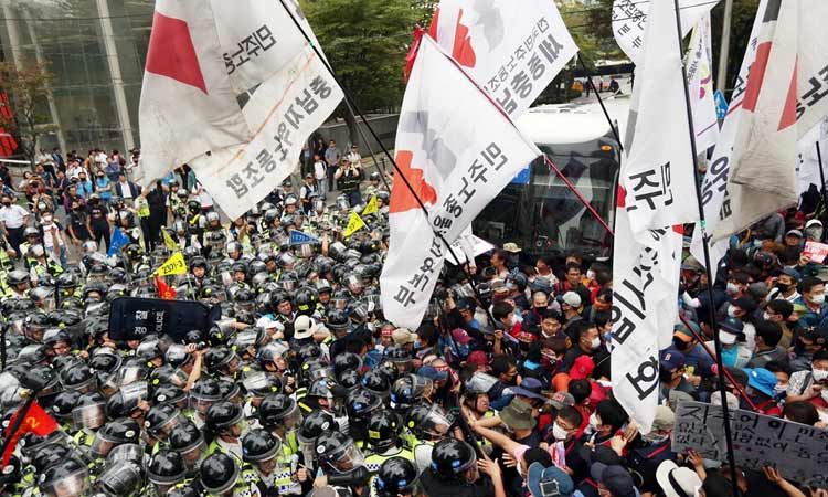 韩国民主工总发起总罢工 与警方发生冲突（组图）