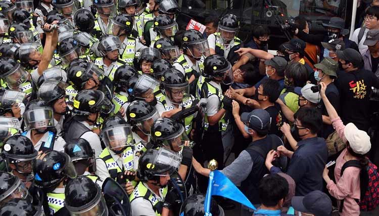 韩国民主工总发起总罢工 与警方发生冲突（组图）