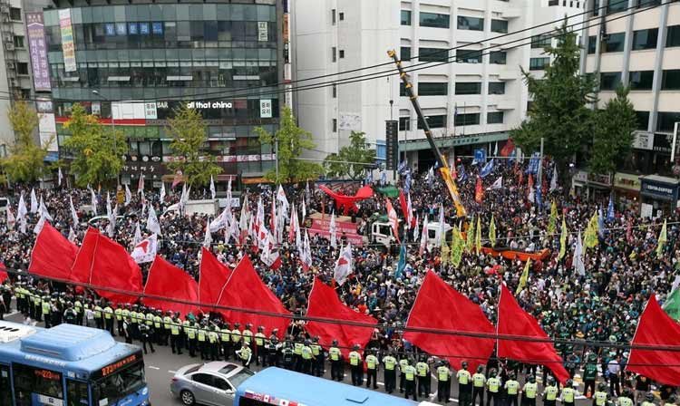 韩国民主工总发起总罢工 与警方发生冲突（组图）