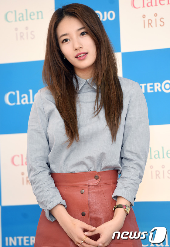 秀智出席活动清纯动人 衬衫搭皮裙秀美腿【组图】