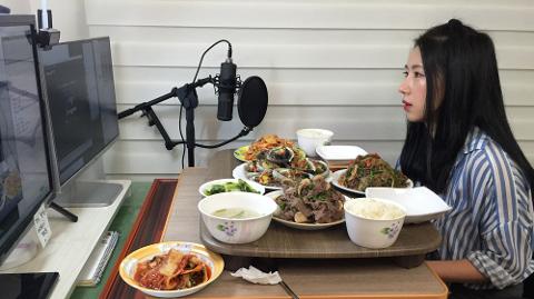 韓國流行“吃播”：大胃女鏡頭前狂吃數小時（圖）