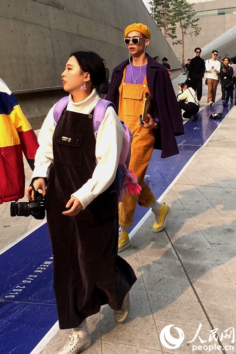 2016首尔时装周 看街头潮人玩转时尚【组图】