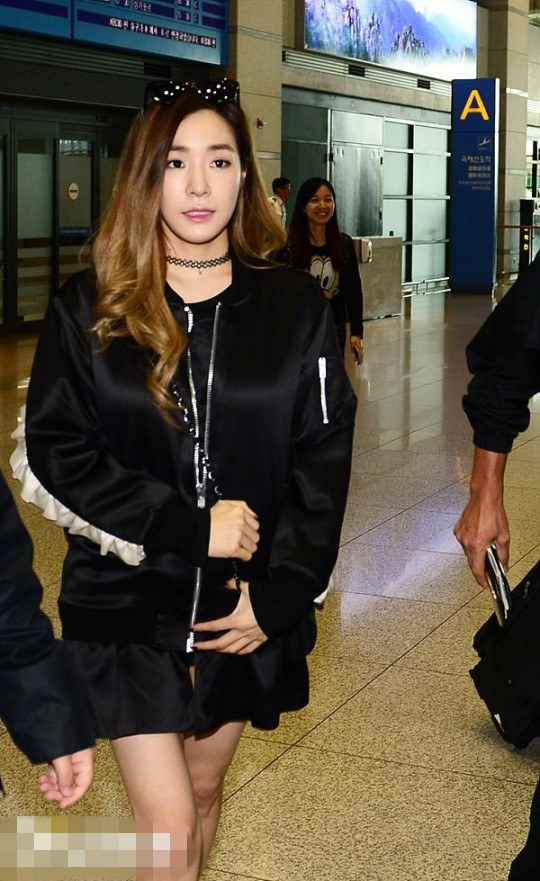 少女时代返韩现身机场 徐贤Tiffany不惧寒冷秀美腿【组图】
