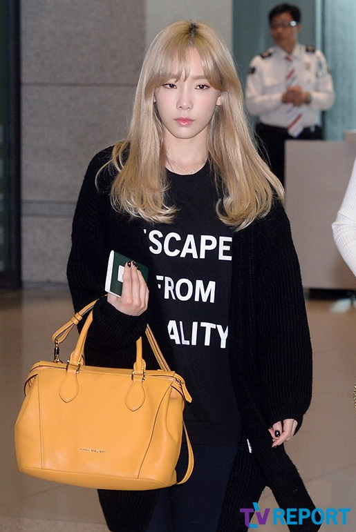 少女时代返韩现身机场 徐贤Tiffany不惧寒冷秀美腿【组图】