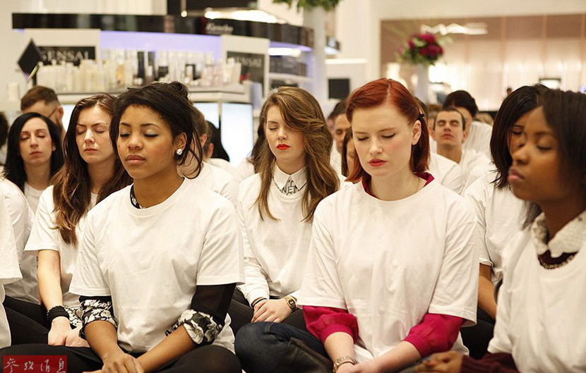 盘点奇葩减压方法：韩国流行用填色书减压（组图）