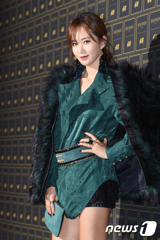 &ldquo;冻龄女神&rdquo;韩彩英皮肤水嫩白皙 少女时代Yuri穿皮草显奢华【组图】