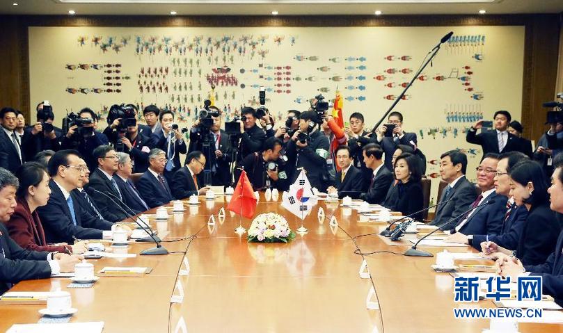 11月1日，国务院总理李克强在首尔国会议事堂会见韩国国会议长郑义和。 新华社记者 姚大伟 摄 