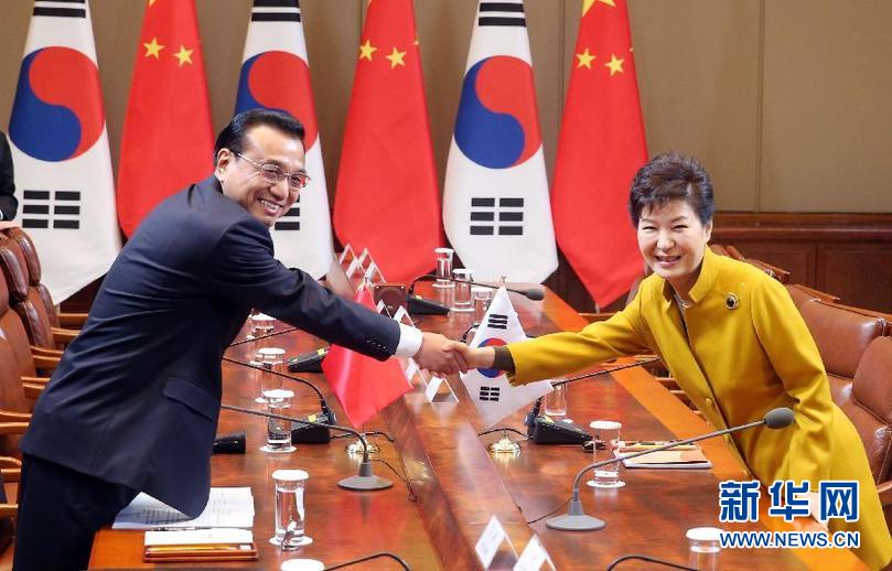10月31日，国务院总理李克强在首尔青瓦台同韩国总统朴槿惠举行会谈。 新华社记者姚大伟摄 