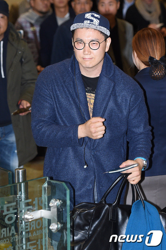 防弹少年团郑淳元VIXX等现身机场飞北京 献唱&ldquo;中韩歌会&rdquo;【组图】