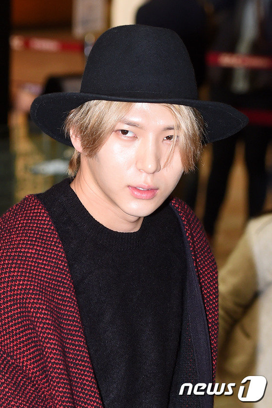 防弹少年团郑淳元VIXX等现身机场飞北京 献唱&ldquo;中韩歌会&rdquo;【组图】