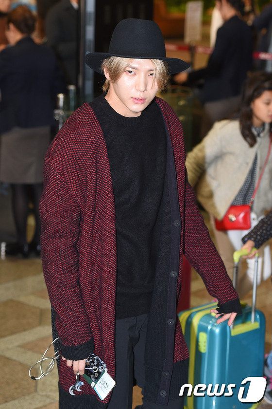 防弹少年团郑淳元VIXX等现身机场飞北京 献唱&ldquo;中韩歌会&rdquo;【组图】