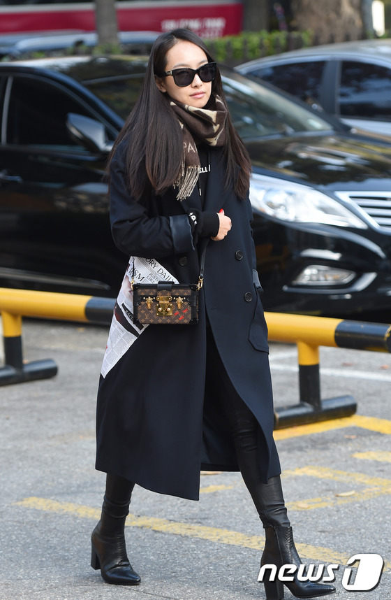 宋茜偏爱韩范长款风衣 教你冬季显瘦这么搭【组图】