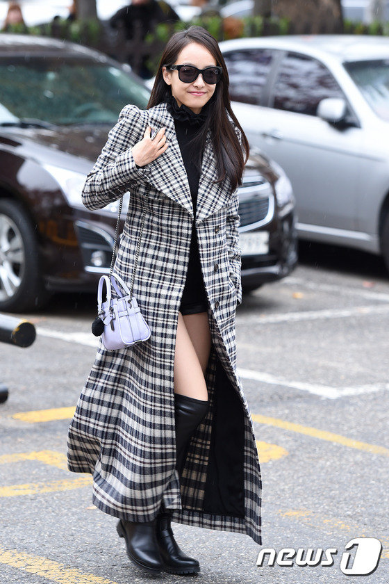 宋茜偏爱韩范长款风衣 教你冬季显瘦这么搭【组图】