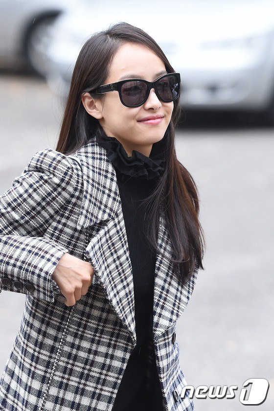 宋茜偏爱韩范长款风衣 教你冬季显瘦这么搭【组图】