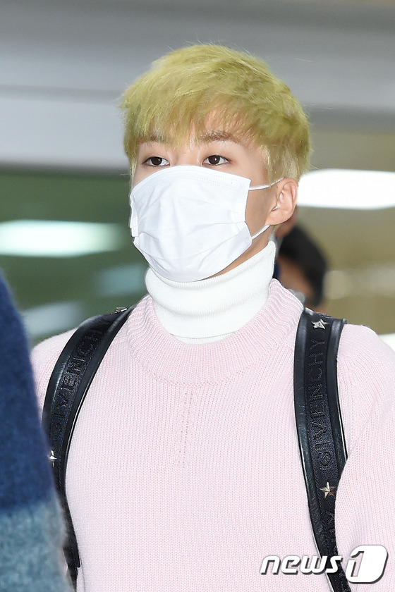 EXO日本巡演后返韩现身机场 穿着休闲面带倦容【组图】