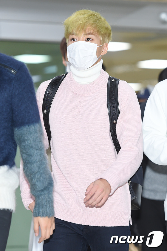EXO日本巡演后返韩现身机场 穿着休闲面带倦容【组图】