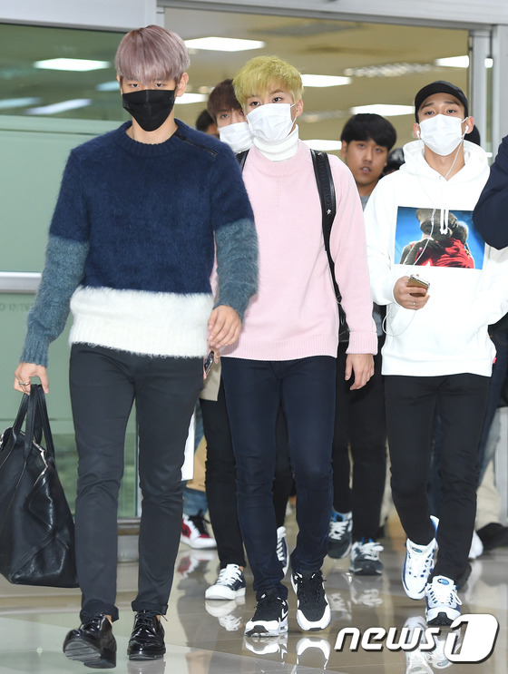 EXO日本巡演后返韩现身机场 穿着休闲面带倦容【组图】