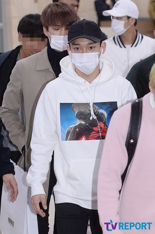 EXO日本巡演后返韩现身机场 穿着休闲面带倦容【组图】