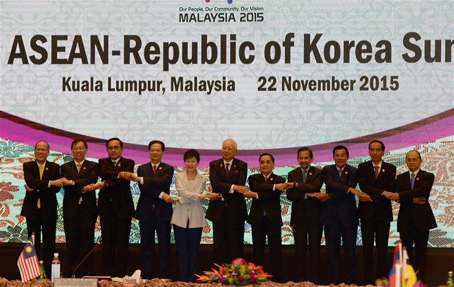 （XHDW）（1）第十七次东盟与韩国领导人会议在吉隆坡举行
