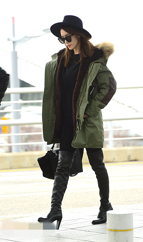 少女时代允儿现身机场前往布拉格 演绎韩系穿搭【组图】