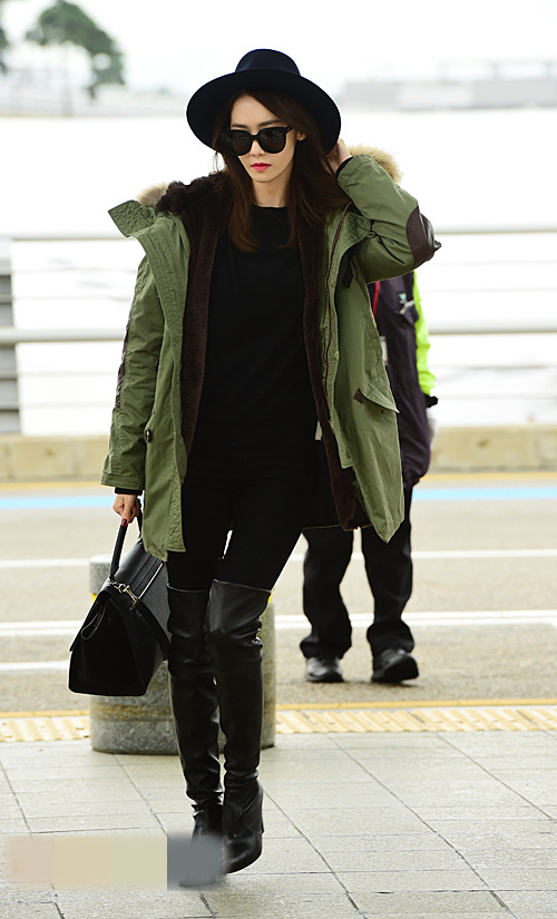 少女时代允儿现身机场前往布拉格 演绎韩系穿搭【组图】