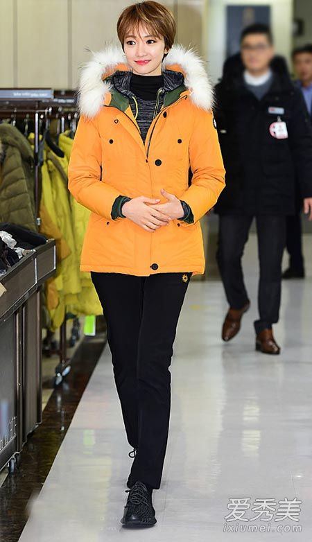 她很漂亮高俊熙 私服街拍超有品 韩国明星街拍