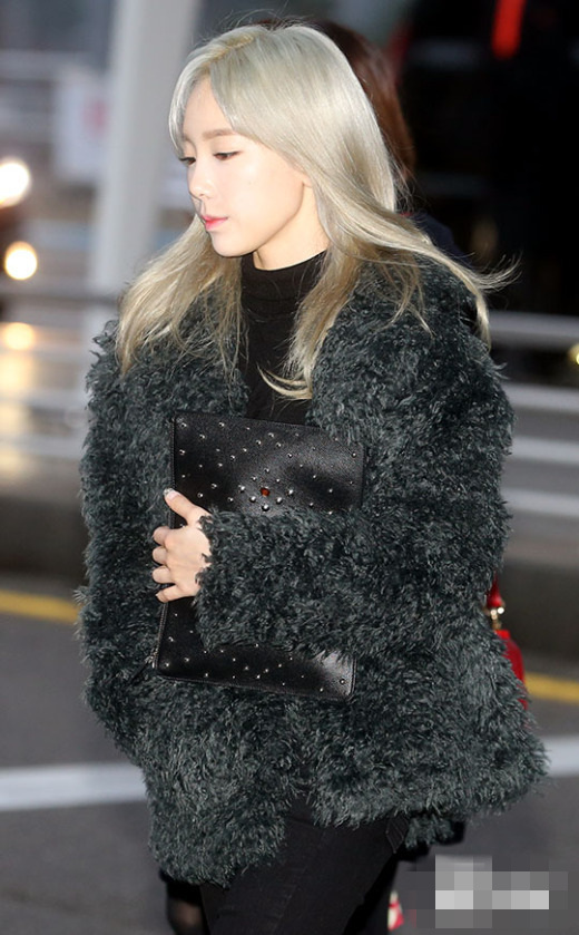 少女时代机场时尚超吸睛 允儿Tiffany冬季露腿不怕冷【组图】