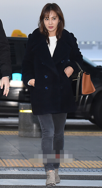 少女时代机场时尚超吸睛 允儿Tiffany冬季露腿不怕冷【组图】
