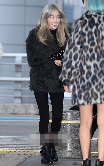 少女时代机场时尚超吸睛 允儿Tiffany冬季露腿不怕冷【组图】