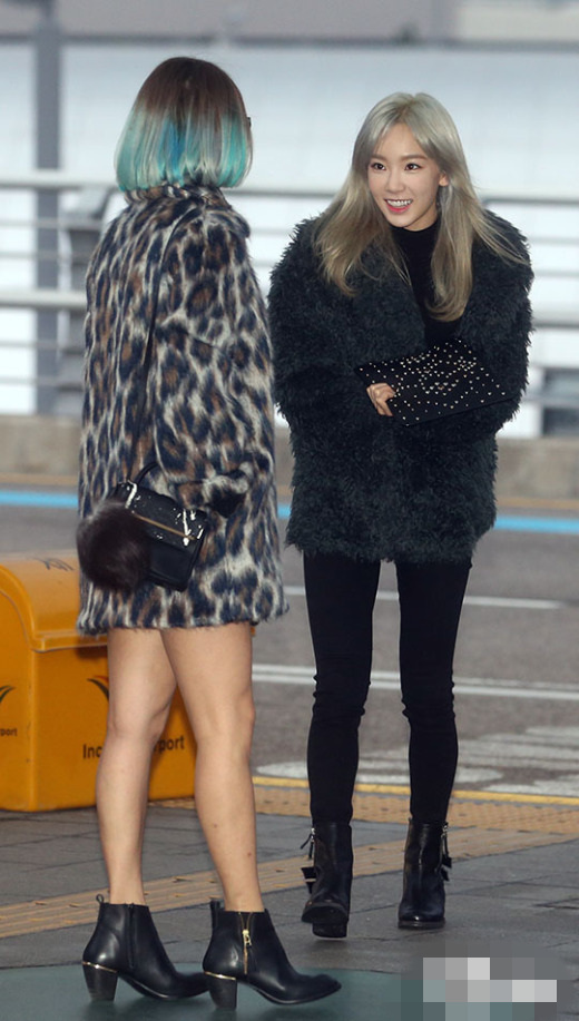 少女时代机场时尚超吸睛 允儿Tiffany冬季露腿不怕冷【组图】