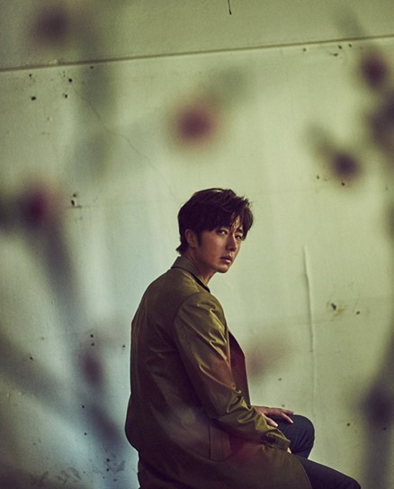 丁一宇出道十周年写真拍摄花絮公开 回忆经典作品幸福满满【组图】