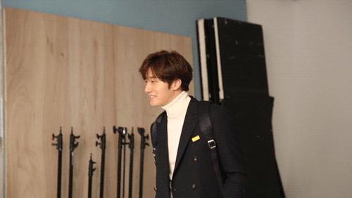 丁一宇出道十周年写真拍摄花絮公开 回忆经典作品幸福满满【组图】