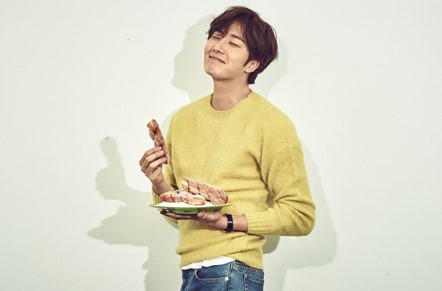 丁一宇出道十周年写真拍摄花絮公开 回忆经典作品幸福满满【组图】