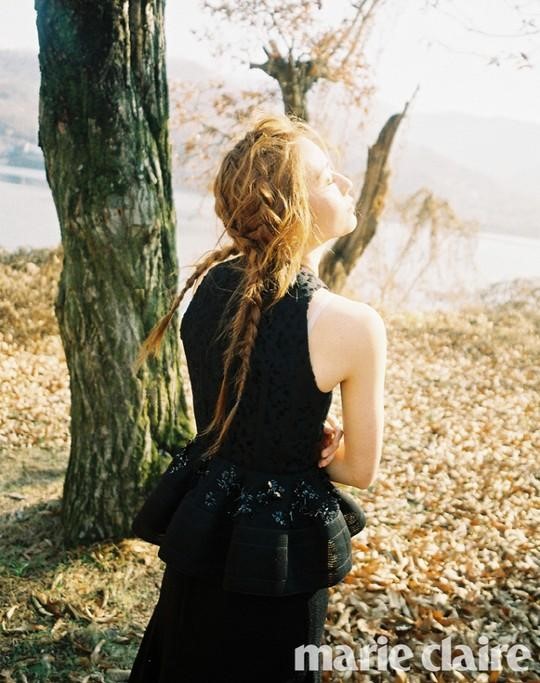 F(x)郑秀晶森林写真公开 孤傲高冷现“冰山公主”魅力【组图】