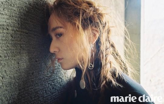 F(x)郑秀晶森林写真公开 孤傲高冷现“冰山公主”魅力【组图】