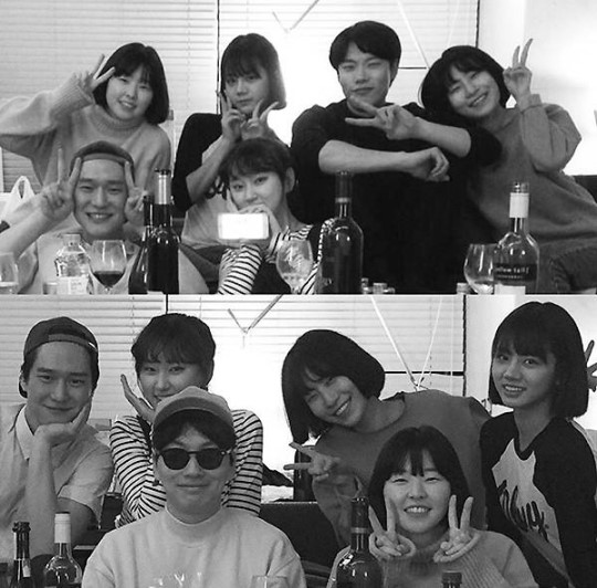 《请回答1988》李惠利柳俊烈等七人参加圣诞聚会 相依相偎展现浓浓友爱（图）