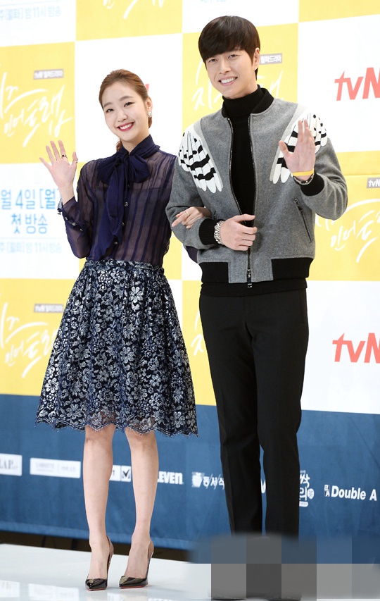 《奶酪陷阱》举行发布会 朴海镇徐康俊南柱赫首同台拼人气【组图】