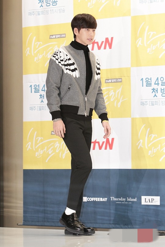 《奶酪陷阱》举行发布会 朴海镇徐康俊南柱赫首同台拼人气【组图】