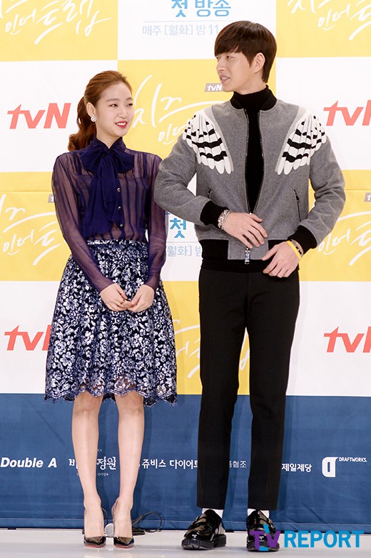 《奶酪陷阱》举行发布会 朴海镇徐康俊南柱赫首同台拼人气【组图】