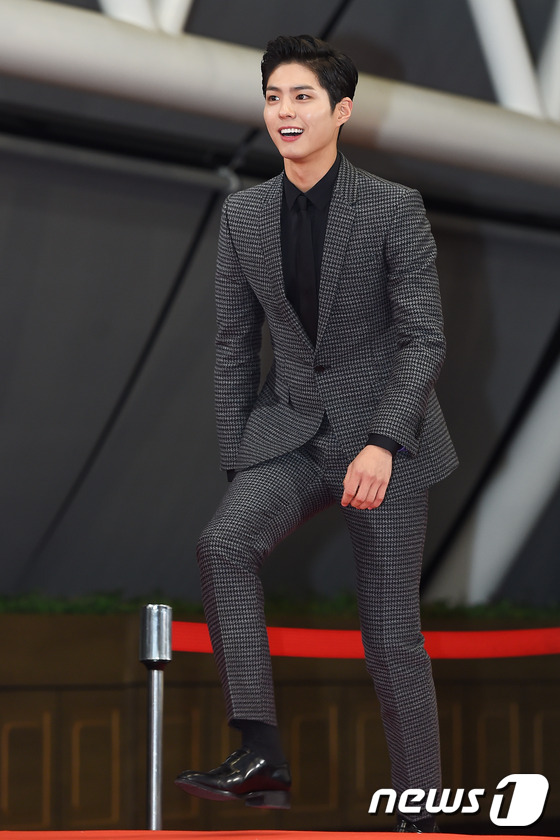 KBS演艺大赏刘在石姜虎东同台 朴宝剑AOA雪炫获新人奖【组图】