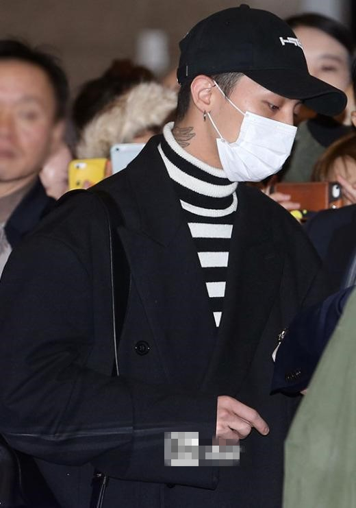 bigbang来华参加跨年晚会 现身机场吸引众粉丝驻足拍照【组图】