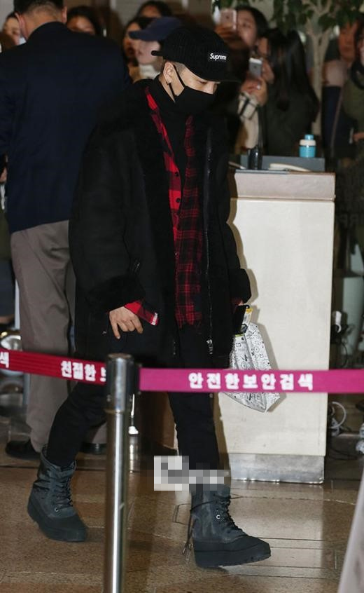 bigbang来华参加跨年晚会 现身机场吸引众粉丝驻足拍照【组图】