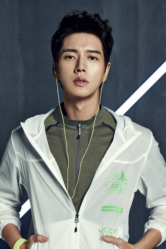 朴海镇运动写真公开 完美侧颜尽显阳光帅气【组图】