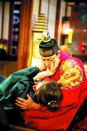 韩国穿越网剧《扑通扑通love》爆红 金瑟祺尹斗俊花式秀恩爱（图）