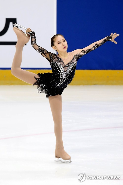 11岁小萝莉夺韩国花滑冠军破纪录 获赞金妍儿接班人