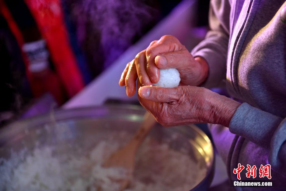 日本&ldquo;煮饭仙人&rdquo;与韩国&ldquo;泡菜女王&rdquo;同台秀功夫