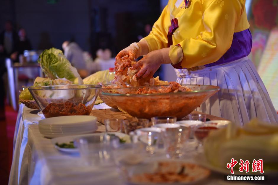 日本&ldquo;煮饭仙人&rdquo;与韩国&ldquo;泡菜女王&rdquo;同台秀功夫