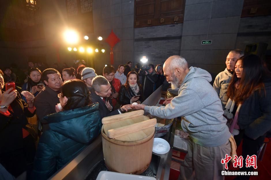 日本&ldquo;煮饭仙人&rdquo;与韩国&ldquo;泡菜女王&rdquo;同台秀功夫