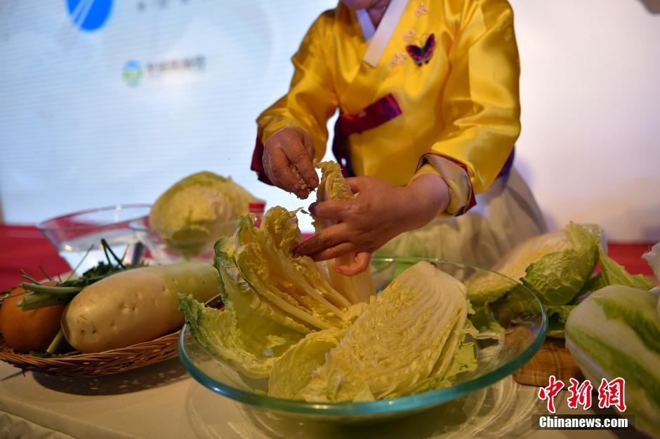 日本&ldquo;煮饭仙人&rdquo;与韩国&ldquo;泡菜女王&rdquo;同台秀功夫